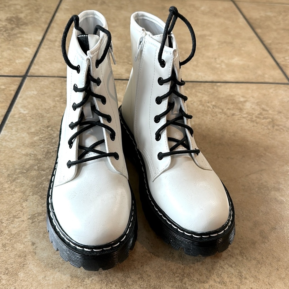 Steve Madden boots Size 4